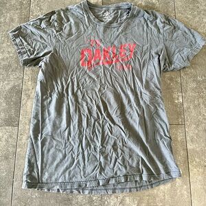 Oakley T-shirt